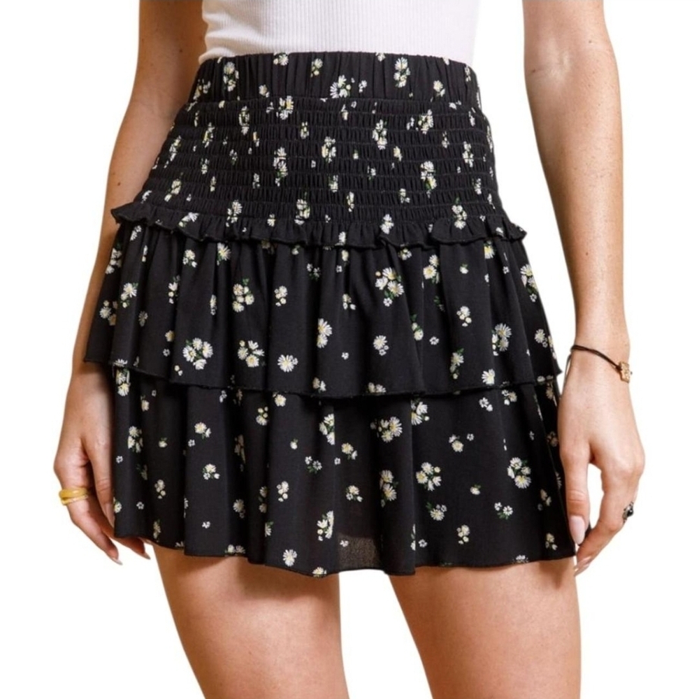 Francesca's Collections Black Daisy Print Mini Skirt SZ S